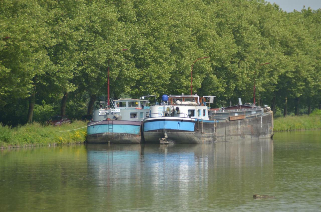 Peniche "Le Defi" Marolles-sur-Seine Exterior photo